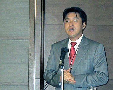 自社のBIツールの特長を語るマイクロソフト インフォメーションワーカービジネス本部 業務執行役員本部長の横井伸好氏