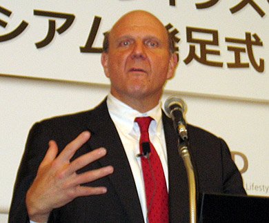 技術情報の無償公開に踏み切った米Microsoftのスティーブ・バルマーCEO。写真は昨年11月の来日会見