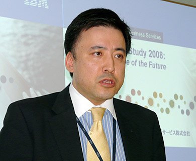 「企業改革は当たり前で、いかにスピーディーに変革を行い続けることが重要」と語る金巻龍一常務取締役