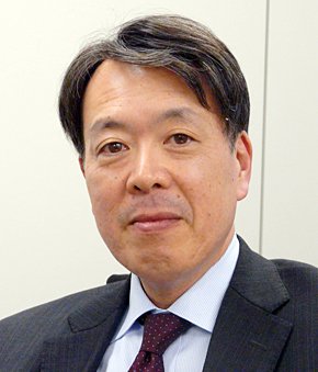 1977年に住友海上火災保険入社。情シス部門で損害保険業務のシステム開発を担当後、1988年より米国駐在しオペレーションシステムを立ち上げる。その後、国際部企画課長を経て1999年より情シス部でIT戦略立案を担当。2000年3月より三井海上火災保険との合併のため、全社ネットワークの統合や、代理店オンライン、統合顧客データベースなどのオープン系システムの統合作業を担当した