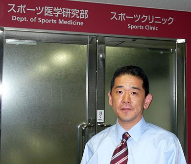 国立スポーツ科学センターの小松裕ドクター。取材の数日前まで中国で行われた女子レスリングのワールドカップに帯同していた