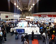 ロシア最大のIT・家電見本市「HDI-SHOW」。2009年はパナソニック、SAMSUNGなどが出展を見合わせた中、ソニーは最大のブースを構え、21型有機ELテレビ（試作機）を特別展示した