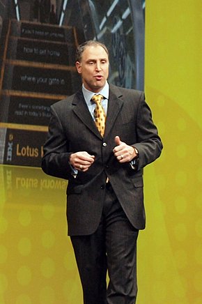 Lotus ソフトウェア部門の前GMであるボブ・ピッチャーノ氏。冒頭では先週起きたハイチ大地震に対して遺憾の意を示した