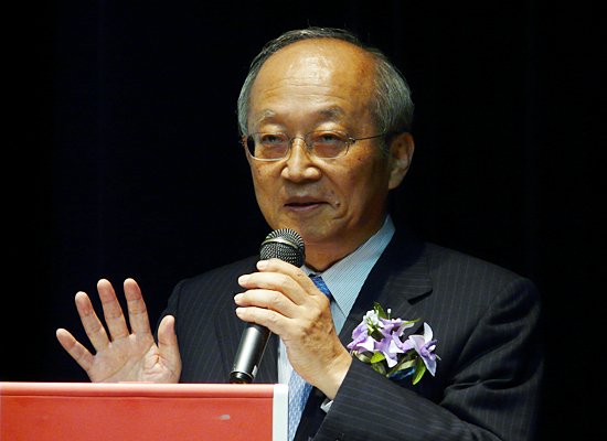カルビーの前社長で、現在は相談役を務める中田康雄氏