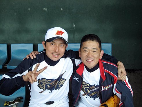 川崎選手（左）と筆者