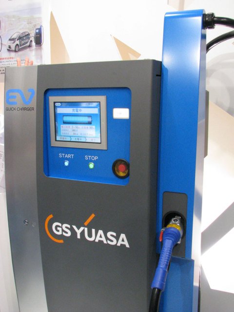 EV／PHEV用急速充電器。10キロワットから50キロワットまで、10キロワット単位で出力を上げられる構造となっている。発売は2010年6月の予定